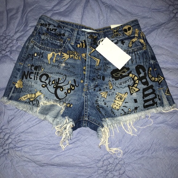 Rare Zara Graffiti Jean Shorts - Picture 2 of 7